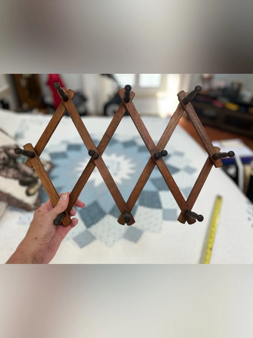 Vintage Wooden Accordion Adjustable 10 Peg Rack Wall Decor in Brown